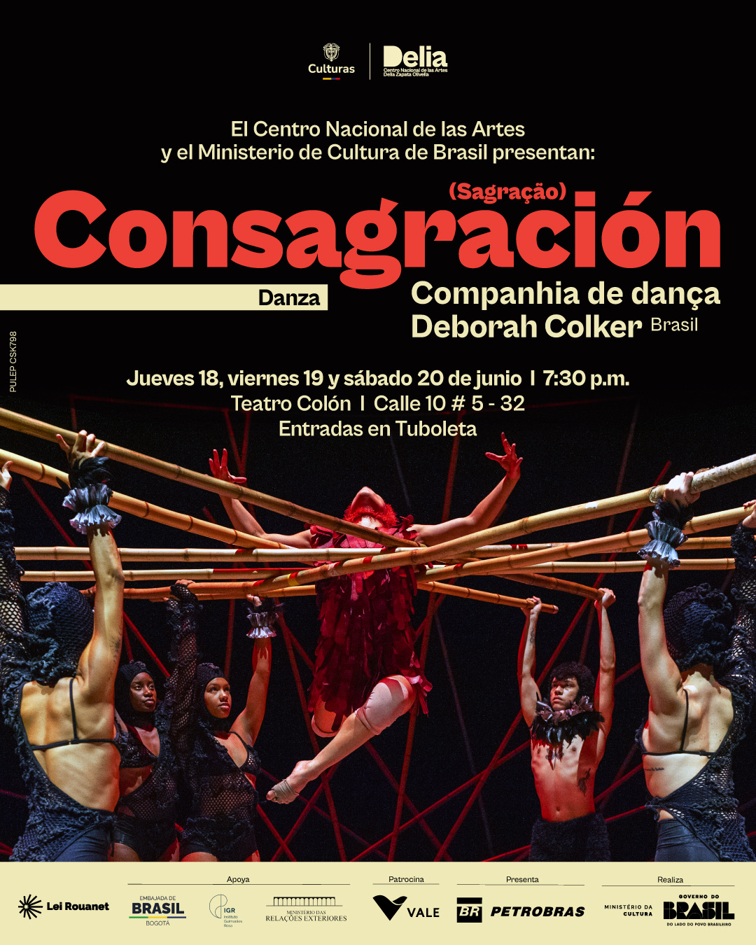 Basada en el clásico La consagración de la primavera, esta obra incorpora sonidos y ritmos brasileños a la icónica partitura de Igor Stravinsky, y lleva la firma inconfundible de Deborah Colker, una de las creadoras más influyentes de la danza contemporánea mundial. Nacida en Río de Janeiro en 1960, Colker construyó su lenguaje artístico desde disciplinas tan diversas como el piano clásico —que estudió durante diez años con grandes maestros del instrumento— y el voleibol de alta competencia, una formación que se tradujo en una visión escénica única, capaz de sintetizar el Arte con la vida cotidiana.